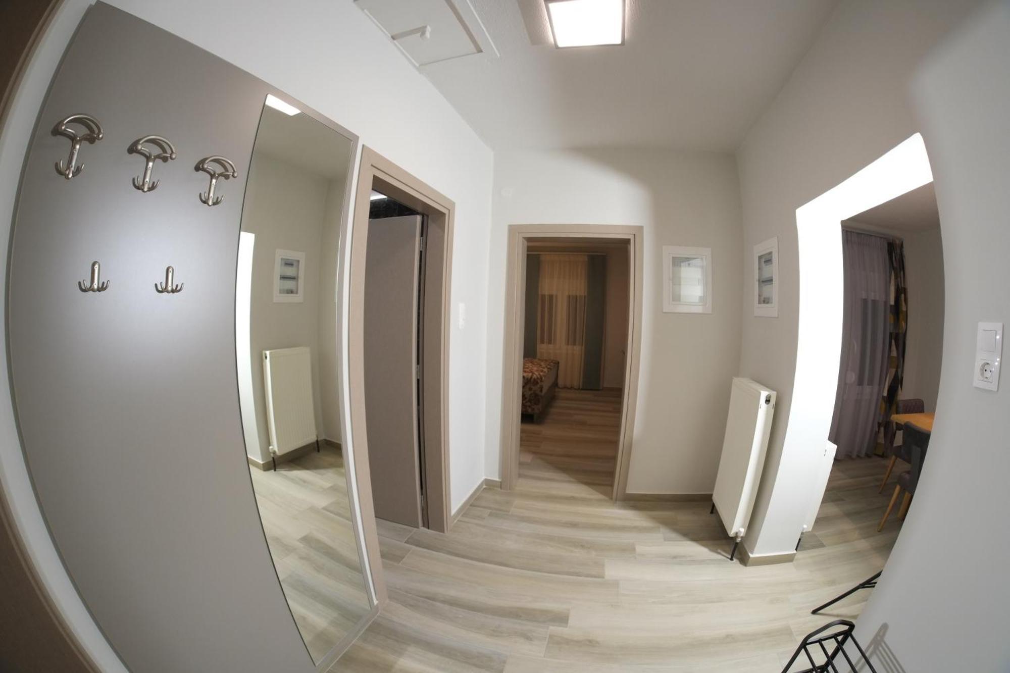 Eytyxia House Megarchi