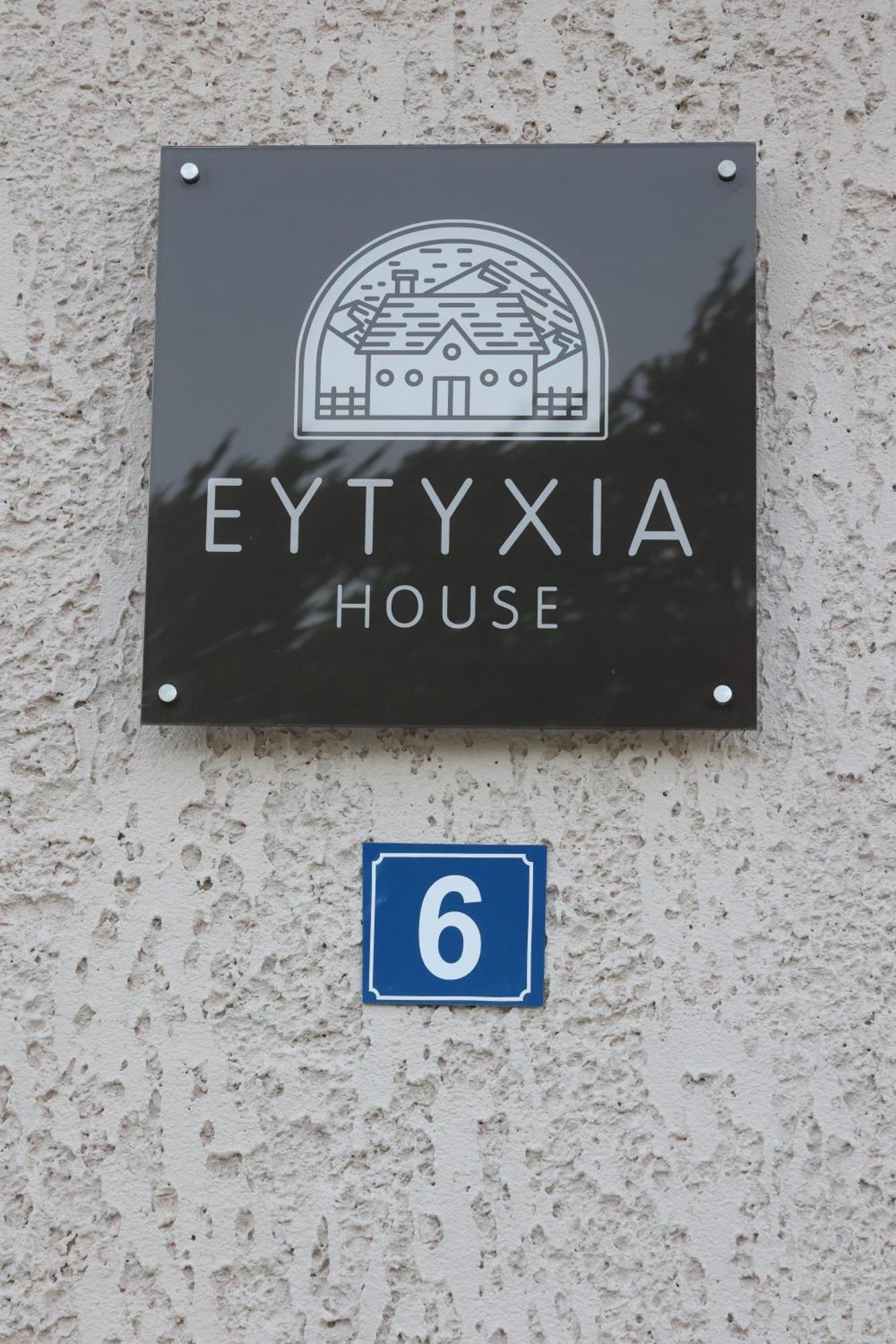 Eytyxia House * Megarchi