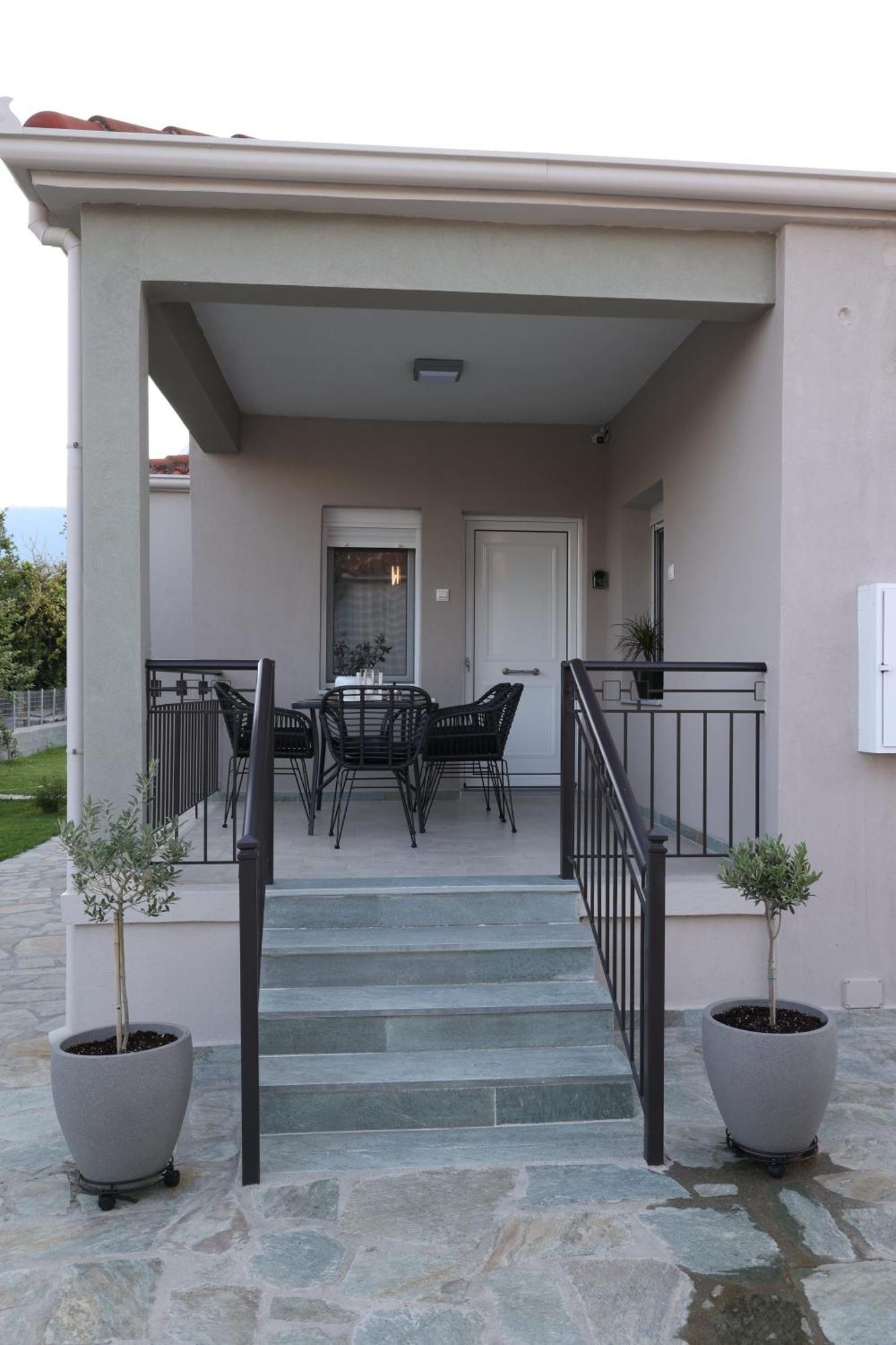 Eytyxia House * Megarchi