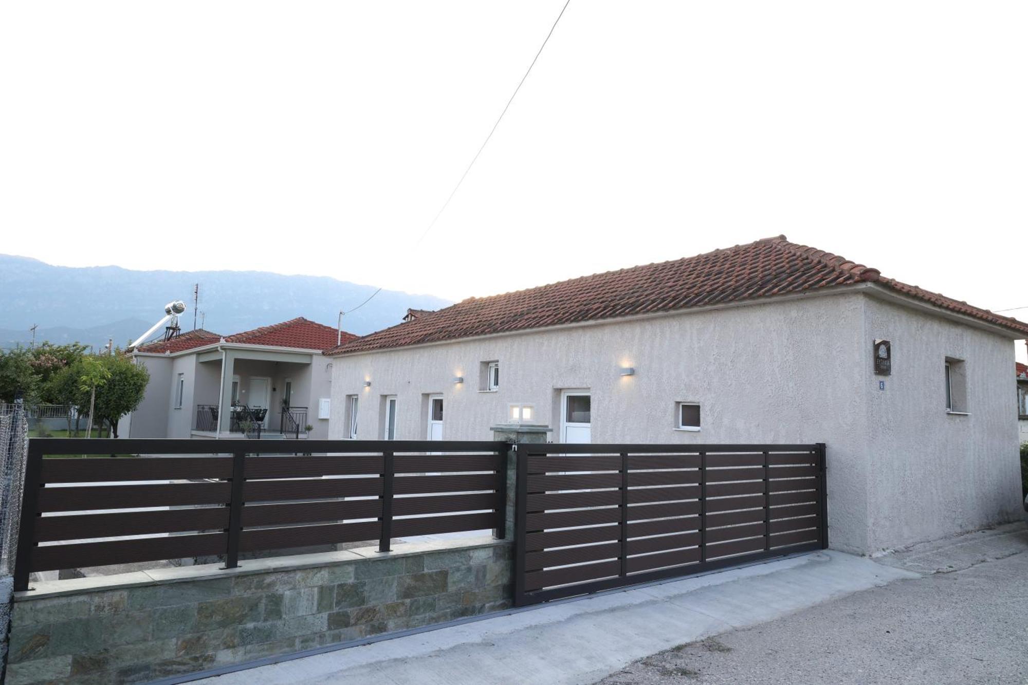 Eytyxia House * Megarchi